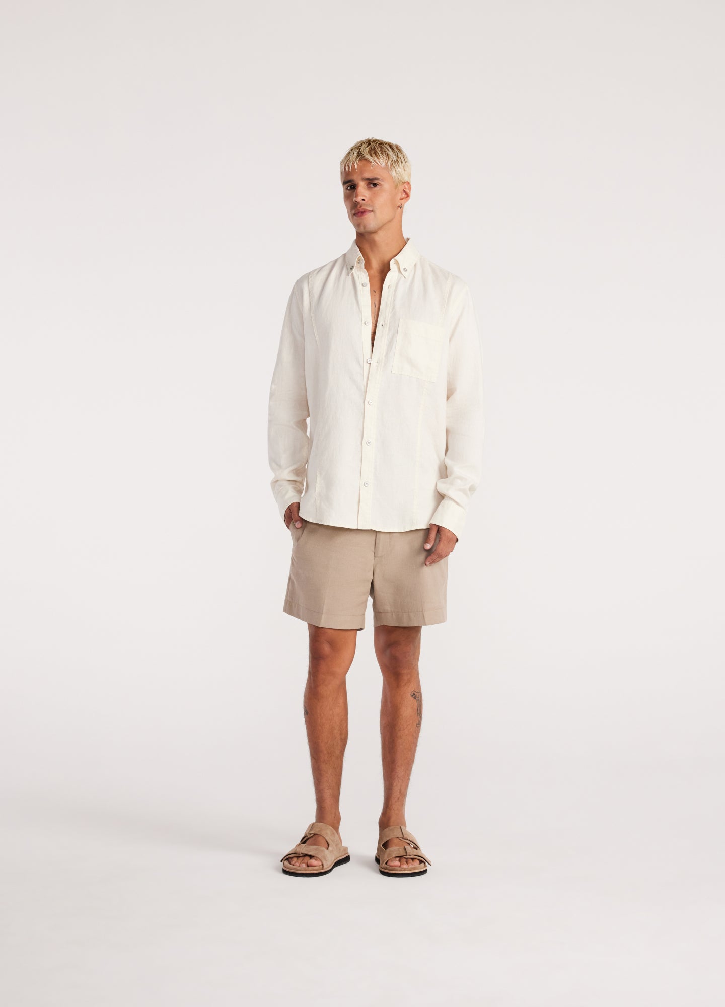 Camicia in lino lavato con bottoni color crema