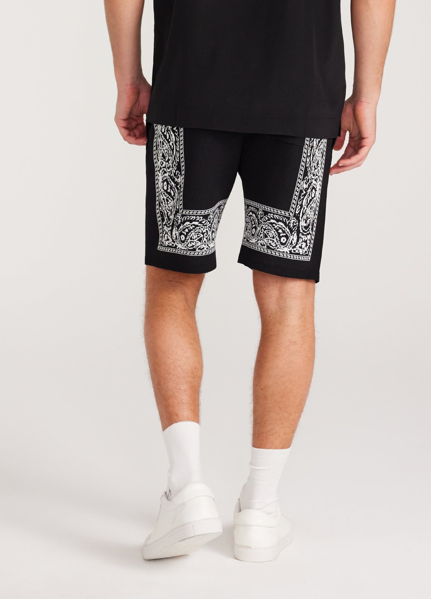 Graphic Border Knit Shorts Black